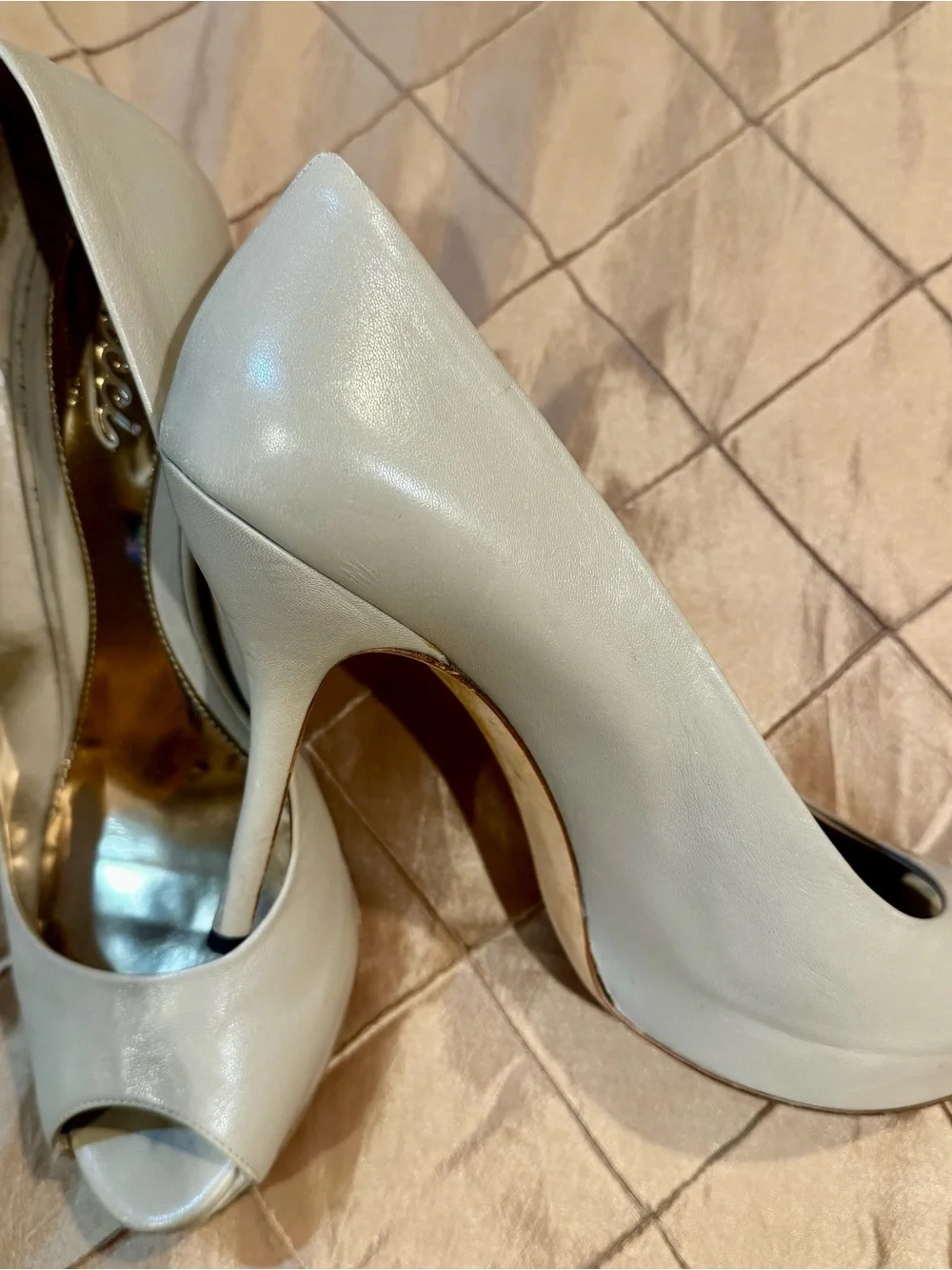 Gucci Light Gray Peep-Toe Leather Pumps, Platform, size 40